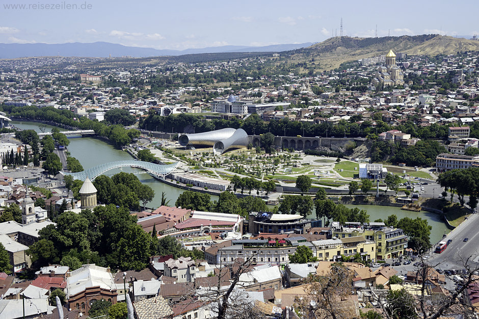 Georgien Tbilisi Blick über die Stadt